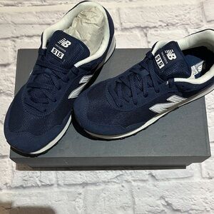 New Balance Wonens Size 81/2 Dark Blue and White Sneakers or Running Shoes NWT
